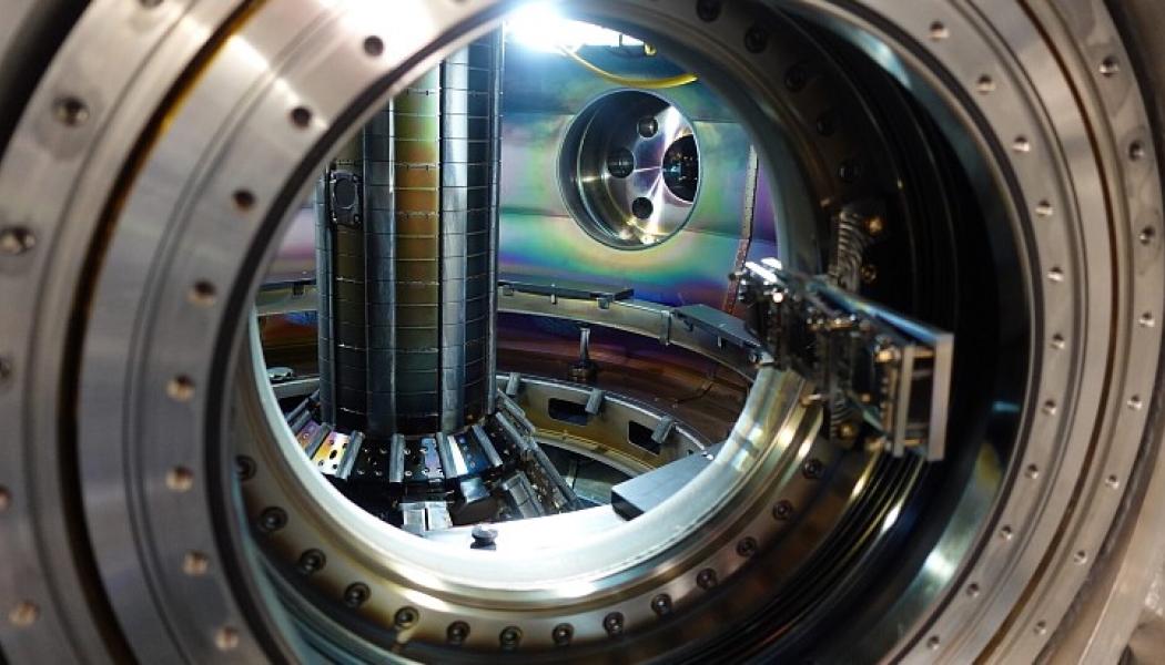 Blick in i en fusionsreaktor, så kallad tokamak. Bild: Tokamak Energy