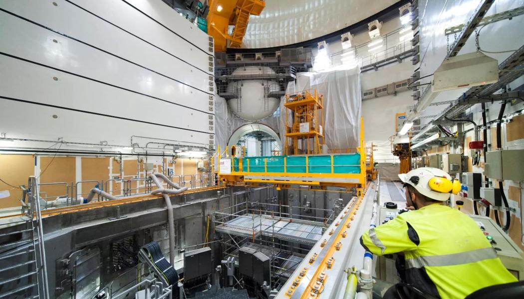 Finländska kärnkraftverket Olkiluoto 3. Den 1 600 megawatt starka OL3-reaktorn producerar cirka 14 procent av Finlands elbehov. Samtidigt är den Europas största kärnkraftsenhet. Arkivbild från reaktorhallen år 2018. Foto: TVO