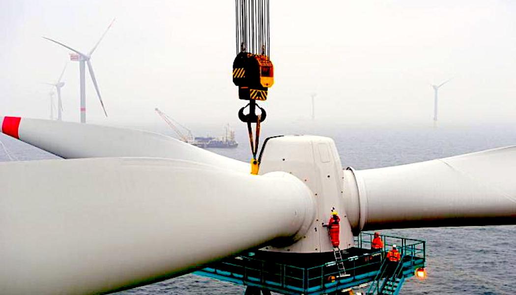 Vindkraftsmontage till sjöss. Foto: Deutsche Stiftung Offshore Windenergie