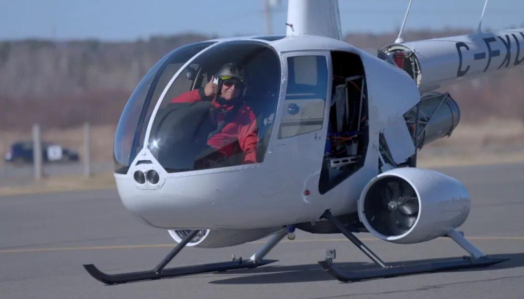 Testflygning med den ombyggda R44-helikoptern genomfördes i Québec. Pilot: Ric Webb. Foto: Unither Bioelectronics




