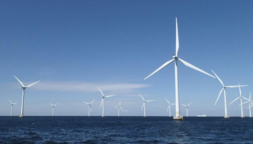 Så kommer det att se ut om några år i Bottenviken om allt går efter planerna. Arbetet är redan i full gång i Korsnäs, utanför Finlands västkust, där ett av landets mest betydande industriprojekt pågår. För att uppnå koldioxidneutralitet till år 2035 och stärka Finlands energisjälvförsörjning behövs mer el från förnybara källor. Foto: Vattenfall