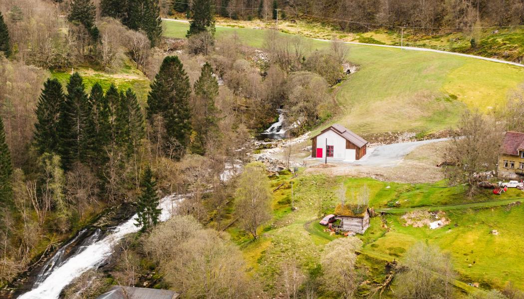 Bilden visar kraftstationen i Ervikselva, ett av vattenkraftverken i den förvärvade portföljen. Photo: Johannes Olovsson