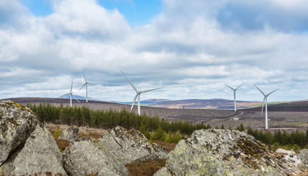 Vattenfall har fattat det slutliga investeringsbeslutet för den landbaserade vindkraftsparken Clashindarroch II, ytterligare ett steg i bolagets arbete att stötta övergången till fossilfri energi och bidra till Storbritanniens netto-nollambitioner. Foto: Vattenfall

