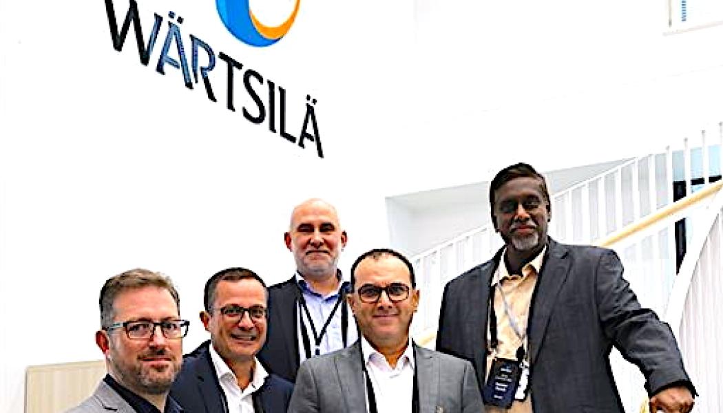 Avtalet i Senegal ses därför inte bara som ett steg för att trygga elförsörjningen till Boto Gold Mine, utan också som en del av Wärtsiläs långsiktiga strategi att bidra till Afrikas industriella utveckling och energiomställning. Foto: Förhandlarna från vänster till höger: Julien Brachet, Hakan Yildiz, Patrick Borstner, Ahmed Douayri och Sameer Poredi. © Wärtsilä
