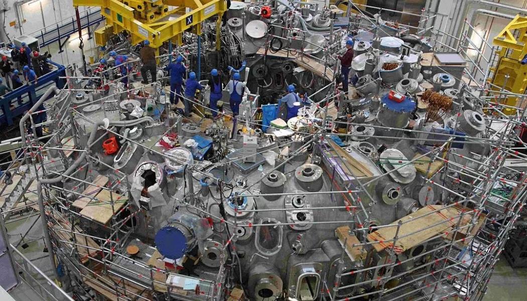 Symbolbild. Konstruktion av Wendelstein 7-X- fusionsreactor-Foto: Max-Planck-Institut för Plasmaphysik, Kredit: Tino Schulz / Wendelstein 7-X Torushall-2011 / CC BY-SA 3.0 CC BY-SA (utdrag)


