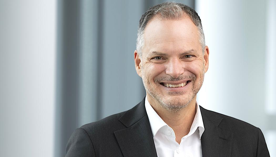 Thyssenkrupp Nuceras VD Werner Ponikwar menar att det är en missuppfattning att två olika typer av elektrolysörer nödvändigtvis innebär dubbla uppsättningar av kringutrustning, vilket annars kan driva upp kostnaderna. Foto: Thyssenkrupp Nucera