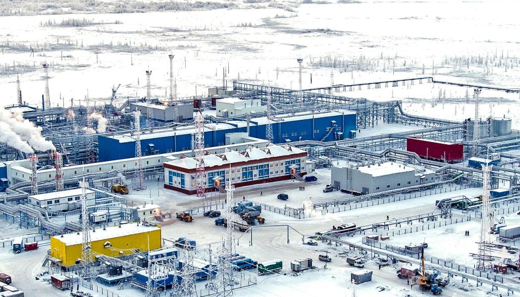 Gazproms anläggning vid koncernens gasfält för gasproduktion i närheten av staden Zapolyarnoye i Siberien. Foto: Wikipedia, Kredit: Government.ru
