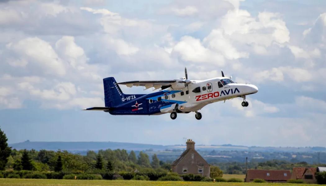 Företaget arbetar för närvarande med att utveckla en bränslecellsdriven motor för mindre flygplan, och redan i januari 2023 genomfördes den första testflygningen med en 19-sitsig Dornier 228 i Storbritannien. Totalt har över 30 testflygningar genomförts med sex-sitsiga flygplan. Foto: ZeroAvia