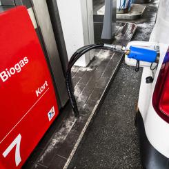 Claudio Bresciani/TT: Sveriges fordonsflotta ska till 70 procent vara fossilfri år 2030. För att det ska vara möjligt krävs olika miljövänliga drivmedel, som biogas. Men en EU-dom har snabbt förändrat förutsättningarna för biogas här. Arkivbild.