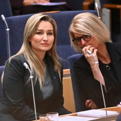 Claudio Bresciani/TT: Energi- och näringsminister Ebba Busch (KD) och finansminister Elisabeth Svantesson (M) har fått ett biogasproblem på halsen sedan en EU-dom lett till en skattechock på biogas i Sverige. Arkivbild.