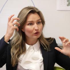 Mats Andersson/TT: Energi- och näringsminister Ebba Bush (KD) talar om vikten av gröna industrisatsningar vid ett besök på SCA i Östrand i Sundsvall.