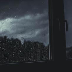 I Skåne, Blekinge samt på södra Öland väntas vindbyar på 20-25 m/s. SMHI varnar också för rekordhöga vattennivåer efter hela den skånska sydkusten. Foto: Unsplash
