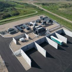 Företaget European Energy har inlett vätgasproduktion vid den utbyggda Power-to-X-anläggningen i Måde i Danmark efter att ha ökat elektrolyskapaciteten. Bolaget uppger att uppgraderingen till 8,1 megawatt följer efter installation och driftsättning av en ytterligare enhet. Bild. European Energy