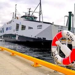 MF Hydra, världens första färja med vätgasbränsleceller, vid kaj i Norge.
Bildkälla: Norled MF