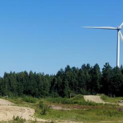 Vindkraftverken i Villmanstrand, nära ryska gränsen, testas som plattformar för radar och sensorer inom EU:s planerade drönarförsvar längs östgränsen. Foto: Wikipedia Commons Lic. Kredit: Intomies