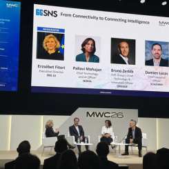 Bildtext: Panelen ‘From Connectivity to Connecting Intelligence’ på MWC 2026 pågick på mässans första dag. Från vänster: Erzsébet Fitori (SNS JU), Pallavi Mahajan (Nokia), Bruno Zerbib (Orange) och Damien Lucas (Scaleway). Foto: Nicholas Christiansen