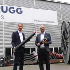 Från vänster till höger: Stephan Wartmann (VD BRUGG GROUP) med Martin Rigaud (VD BRUGG Pipes)