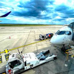 Tankning vid Charles de Gaulles flygplats i Paris. Flygbolag varnar för ökade kostnader när EU:s krav på syntetiskt flygbränsle närmar sig. Foto: Wikipedia Commons Lic. Kredit: Mike Peel.