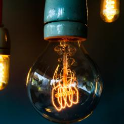Glödlampa. Foto: Christian Dubovan / Unsplash