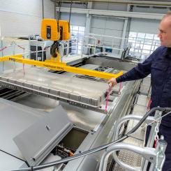 Tillverkning vid polska batteriföretaget BMZ. Foto: Daimler Buses
