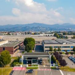 En central del av satsningen är en ny anläggning i Dalmine i Italien där ABB investerar omkring 100 miljoner dollar för att öka produktionen av luftisolerade och SF₆-fria ställverk och brytare. Pressbild: ABB