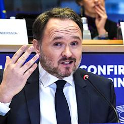 "Mitt stöd för vätgas är orubbligt – men EU kommer inte att ompröva sin definition av grön vätgas inom den närmaste tiden", säger energikommissionären Dan Jørgensen. Samtidigt som branschorganisationen Hydrogen Europe har uppmanat till en snabb översyn, har Dan Jørgensen bekräftat att inga beslut kommer att fattas före juli 2028. Foto: Europeiska Kommissionen.