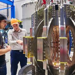 Tokamak Energy, som har som mål att implementera kommersiella fusionskraftverk på 2030-talet, behöver starka magnetfält för att kontrollera och hålla plasman, som är flera gånger varmare än solens kärna, på plats. Foto: Tokamak Energy