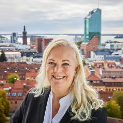 "Vår nya mottagningsstation på Finnslätten ger Västerås förutsättningar för ett effektuttag som är 30 % högre än i dag", säger Malin Wallenberg, vd för Mälarenergi Elnät. Pressbild: Mälarenergi