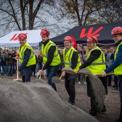 Första spadtaget för Göta kanals planerade besökscentrum i Berg. Pressbild: AB Göta kanalbolag