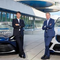 Koji Sato, Toyotas VD och Oliver Zipse, BMW:s styrelseordförande.Photo: BMW/Toyota