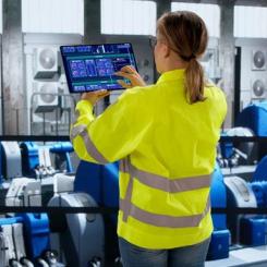 Jonne van Dreven har i sin forskning undersökt om metoder baserade på artificiell intelligens kan användas för att automatiskt upptäcka och diagnostisera fel i fjärrvärmesystem. Pressbild:  Blekinge Tekniska Högskola