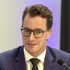 - Den ekonomiska situationen är mer än utmanande, säger ministerpresidenten för tyska delstaten Nordrhein-Westfalen, Hendrik Wüst.