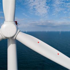 Der gemensamma programmet "Wind Power Ready" främjar aktivt kandidater från samhällen där Ørsted utvecklar projekt och erbjuder betald utbildning och stödtjänster som kopplar dem till karriärer som tekniker på vindkraftsparker. Foto: Ørsted