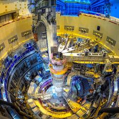 Fyra i gropen: sektormodul 8 sänktes nyligen ned på plats bredvid sektormodulerna 7, 6 och 5. Foto: ITER