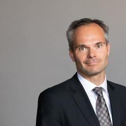 Enligt Kai Mykkänen, Finlands miljö- och klimatminister, strävar regeringen efter att påskynda byggandet av små kärnkraftverk. Foto: Wikipedia, kredit:/kuvapankki.valtioneuvosto.fi/f/M8NC