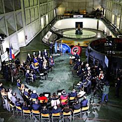 Premiärminister Sébastien Lecornu tillkännager publiceringen av PPE3 vid EDF:s vattenkraftverk i Vouglans (Bild: @sebastienlecornu27)