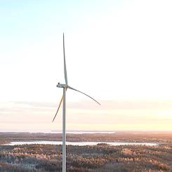 Ordern består av 18 stycken V162-6,2 megawatt starka vindturbiner i 6,4 megawatts effektoptimerat läge och leverans och idrifttagning. Foto: OX2