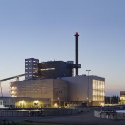 Kraftvärmeverket tillför indirekt en mycket stor nytta, genom att elproduktionen normalt maximeras då behovet av el är som störst.