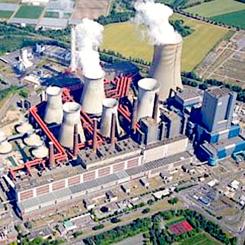 Tyska kolkraftverket Niederaußem (staden Bergheim/Rhein-Erft-distriktet)
med block Niederaussem E och F och Neurath C har vardera en effekt på 300 megawatt.
Användningen är tidsbegränsad. Foto: RWE