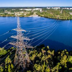 Ända sedan elpriserna chockhöjdes hösten 2021 har de legat kvar på en historisk hög nivå, men inom de närmaste åren förväntas elpriserna sjunka i södra Sverige tack vare nya tekniska installationer i Nedre Norrland.
Foto: Tomas Ärlemo/Svenska kraftnät