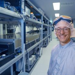 Lasersystemet kan användas till forskning som banar väg för ljusdriven elektronik och effektivare solpaneler. Pressbild: Umeå universitet