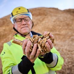 Viktigt biobränsle. Rysslands invasionskrig i Ukraina medförde skenader priser på biobränsle. "Nu har bränslesituationen stabiliserats", säger Henrik Holm, ny affärsområdeschef för Värme.
Foto: Pia Nordlander