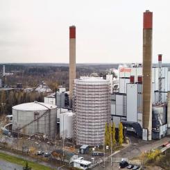 Mårtensdals kraftverksområde består av en biobränslepanna (100 megawatt värme / 35 megawatt el), en fjärrvärmeackumulator (750 megawattimmar, 60 megawatt laddning/urladdning), en elpanna (60 megawatt) samt ett värmelager (700 megawattimmar). Foto: Valmet