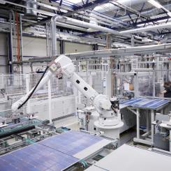 Meyer Burger, en Schweiz-baserad tillverkare av heterojunction-celler och solpaneler, meddelar att de kommer att sluta tillverka solpaneler i Tyskland. Foto: Meyer Bürger