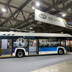 Vätgasbussen Urbino 12 vid bussmässan i Milano. Foto: Sustainable Bus