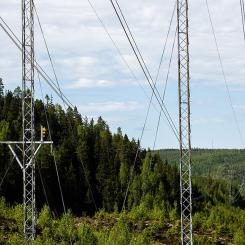 NordSyd innefattar flera ”ben” i längder om 30-40-50 mil 400 kV-ledning. Bild Svk.