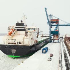 En ny rapport från IVL Svenska miljöinstitutet visar att energibolag och hamnar ser så kallade vätgasbaserade elektrobränslen som nödvändiga, men tvekar att investera. Foto: Brightnest