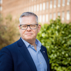 "Elnätsutbyggnaden skapar även arbetstillfällen, både direkt genom byggnation och underhåll och indirekt genom att ge nya företag och innovationer tillgång till en pålitlig energiförsörjning," säger E.ONs regionchef, Peter Hjalmar.
Foto: Christian Andersson, Apelöga