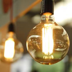Energikostnader har blivit ett stort problem för både hushåll och företag. När efterfrågan på energi fortsätter att öka, ökar också bördan på människors plånböcker. Många vänder sig till lån som en lösning för att effektivt hantera sina eskalerande energikostnader. Att ta ett lån för energikostnader kräver dock noggranna överväganden och analyser.
foto pexels