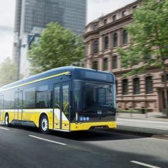 BYD B12 eBus erbjuder flera olika laddningsalternativ för att möta olika behov. Laddningsportar kan placeras fram, bak, till vänster, till höger eller på toppen av bussen. Laddningshastigheterna varierar från 137 kW med en enkel pistol utan vätskekylning, till 500 kW med hjälp av en pantograf, vilket gör det möjligt att fulladda bussen på bara en timme. Bild: BYD